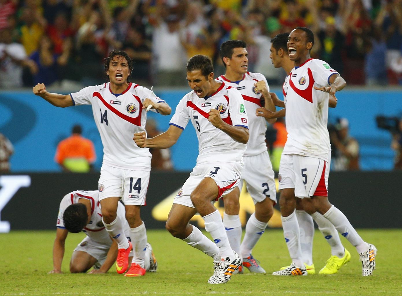 2014-06-30T001448Z_38262288_GF2EA6T1TFV01_RTRMADP_3_SOCCER-WORLD-M52-CRC-GRE.JPG