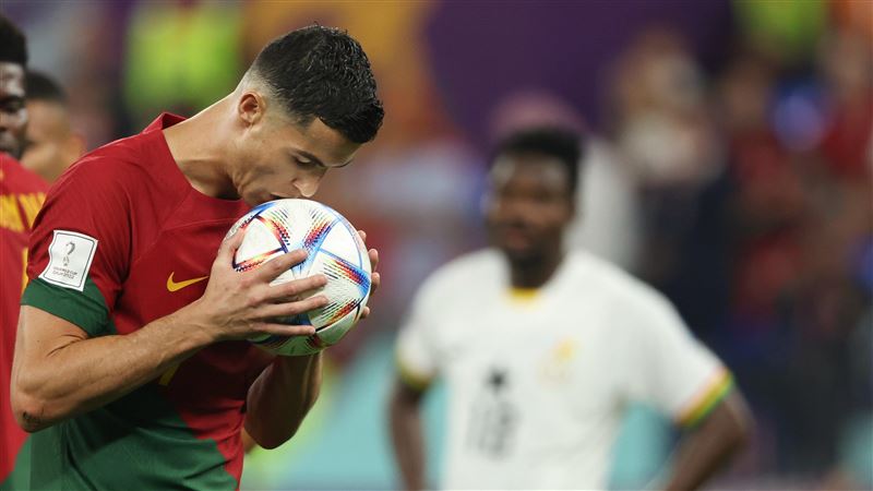 37歲的葡萄牙球星鋒C羅（Cristiano Ronaldo）在小組賽首戰就寫下多項紀錄。（圖／翻攝自FIFA推特）.jpg