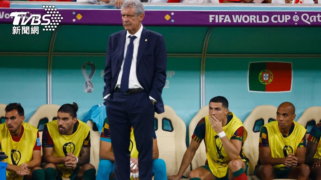 C羅今（7）日被主教練桑托斯（Fernando Santos）排除在先發陣容之外，是他14年來首坐板凳。（圖／達志影像美聯社）.jpg